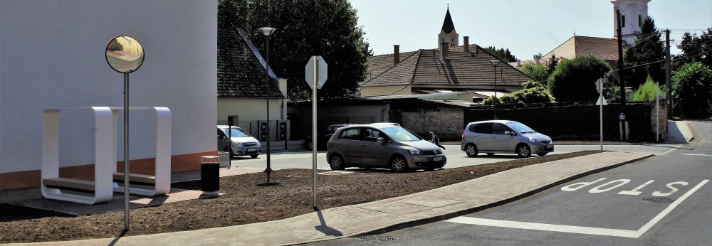 Parkol�k a Szenth�roms�g t�ren 