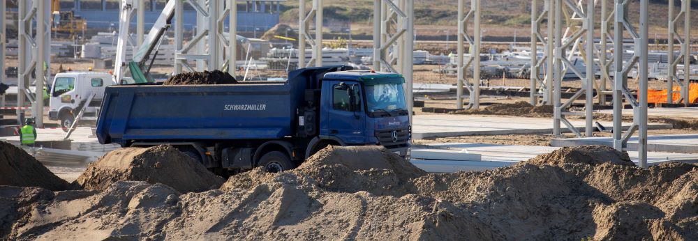 K�sz�l az �j atomer�m� �p�t�si-szerel�si b�zisa